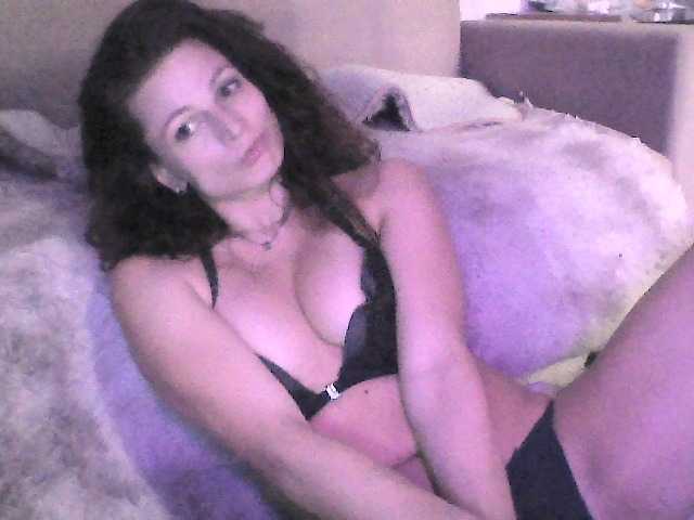 RoxyLover live cam on BongaCams