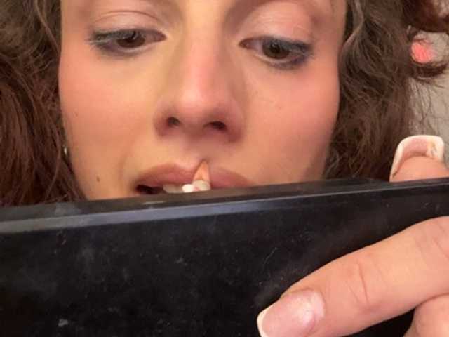 RoxyLover live cam
