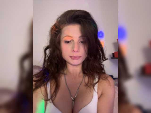 RoxyLover live stream preview