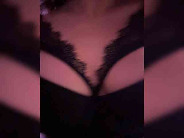 RoxyLover webcam
