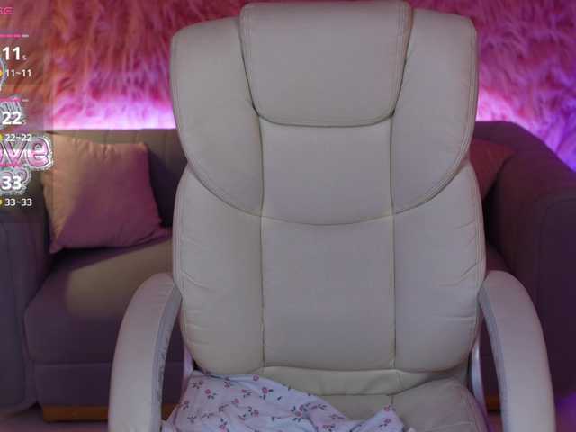 LovelyyBell live webcam show