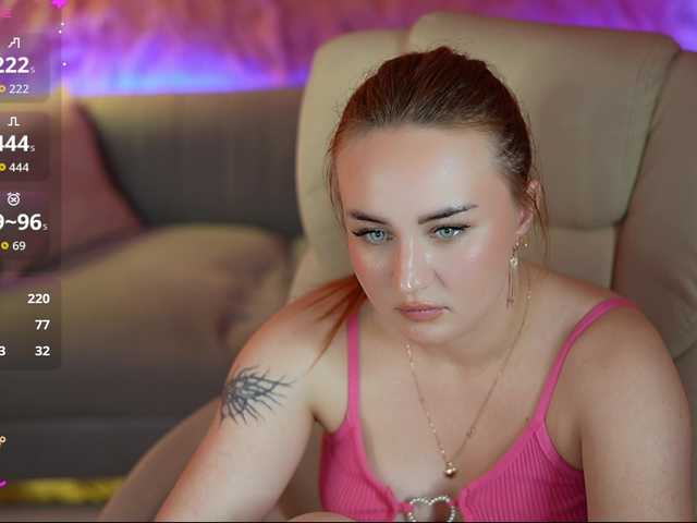 LovelyyBell live cam on BongaCams