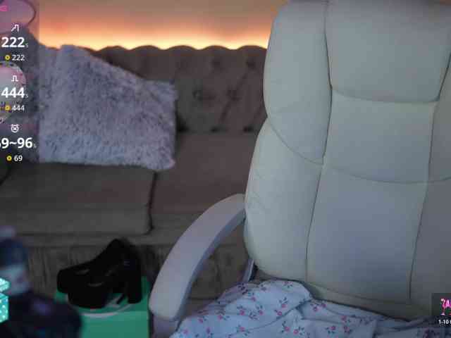 LovelyyBell webcam