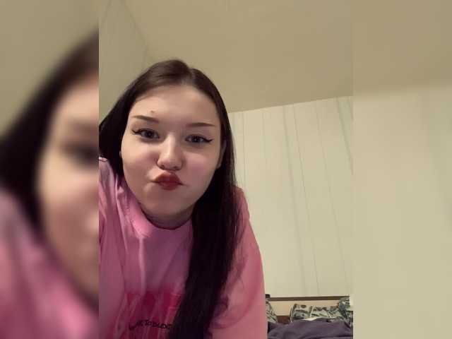 TUYA2's BongaCams show and profile