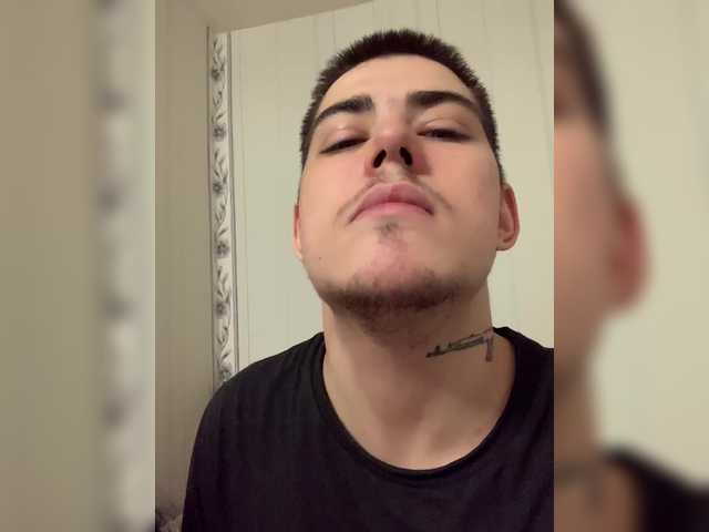 TUYA2's BongaCams show and profile