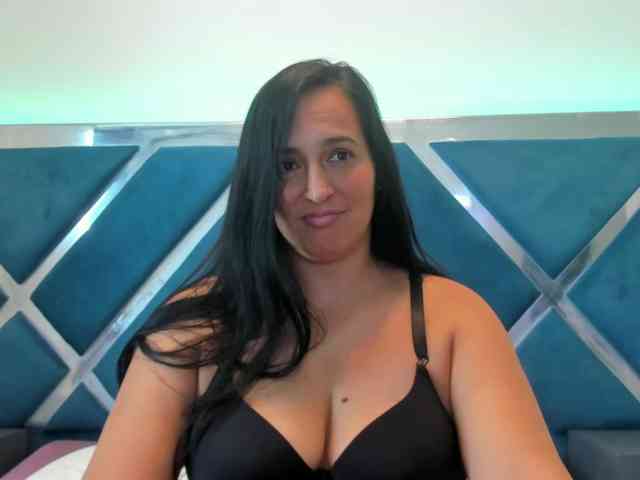 LucineArias webcam