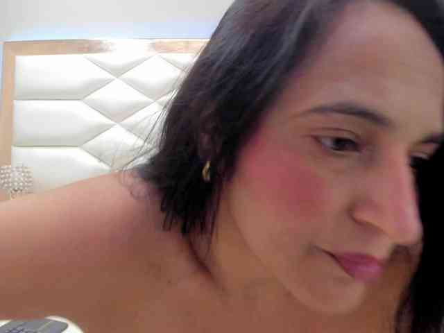 LucineArias webcam