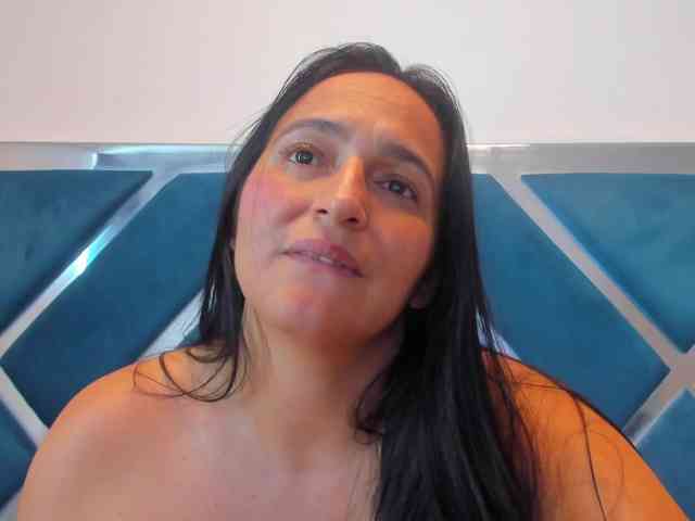 LucineArias webcam