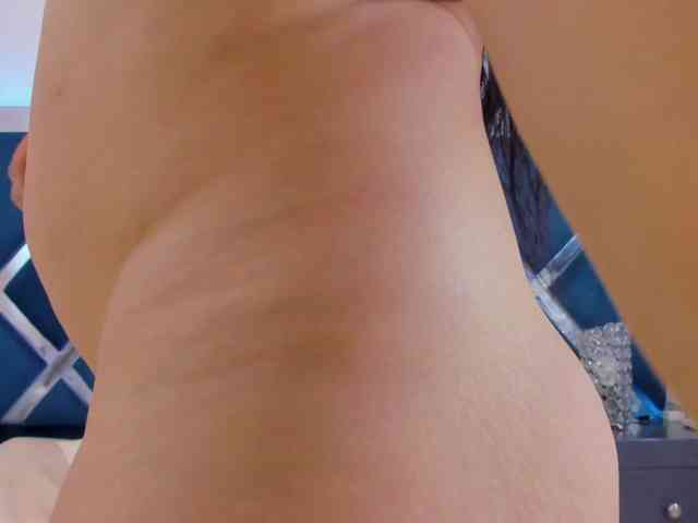 LucineArias webcam