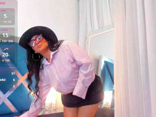 LucineArias webcam