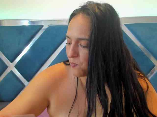 LucineArias webcam