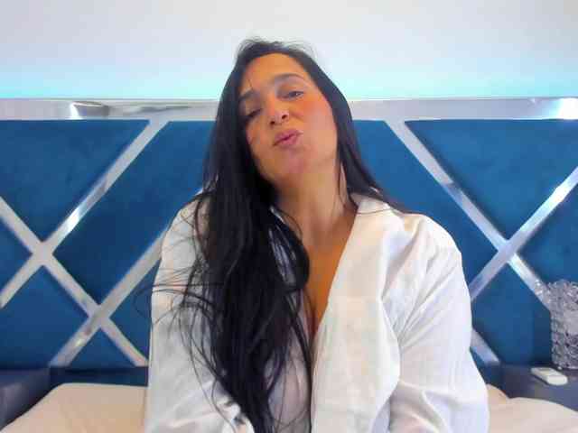 LucineArias webcam