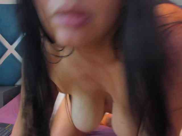 LucineArias webcam