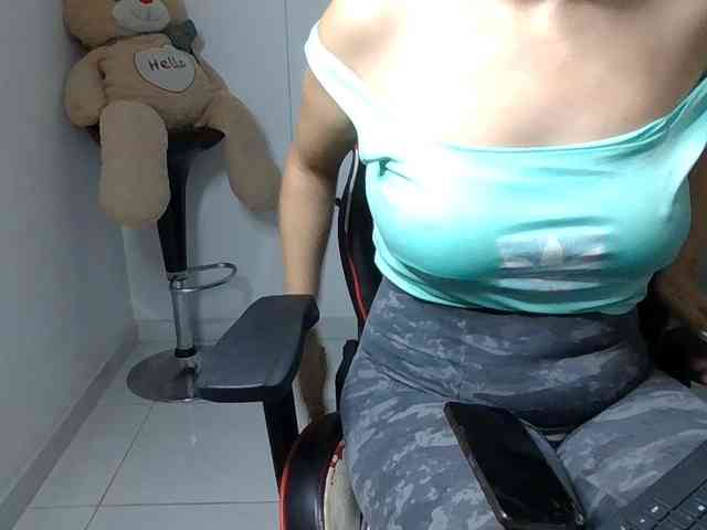 Emy23Jack23 bongacams