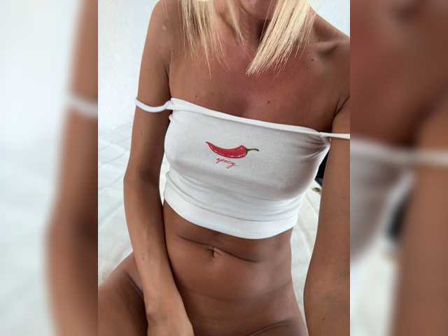 MiaSugar live cam on BongaCams