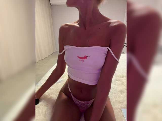 Daria Desire live cam