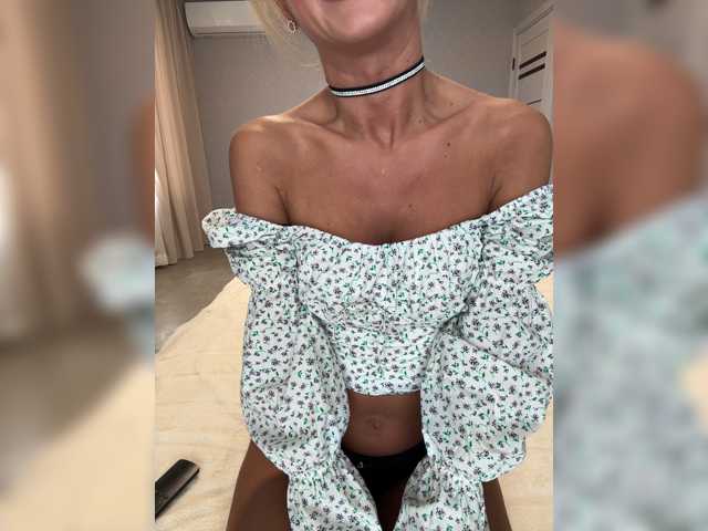 MiaSugar live cam on BongaCams