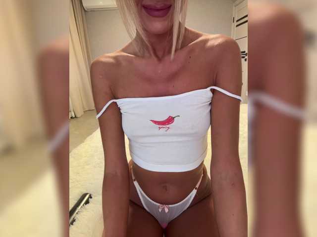 MiaSugar live cam on BongaCams