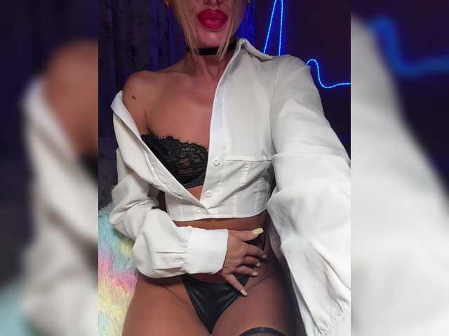 MiaSugar's BongaCams show and profile