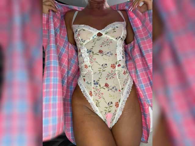 MiaSugar live cam on BongaCams