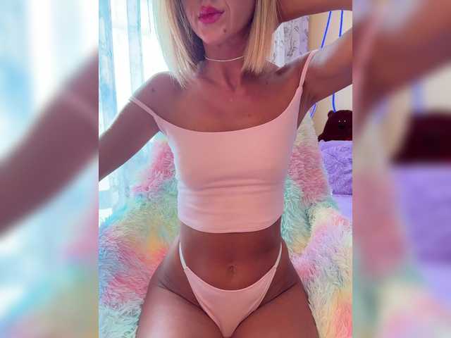 MiaSugar live cam on BongaCams