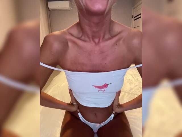 MiaSugar live cam on BongaCams