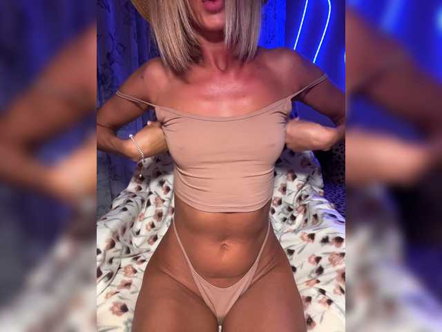 MiaSugar live cam on BongaCams