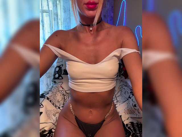 MiaSugar live cam on BongaCams