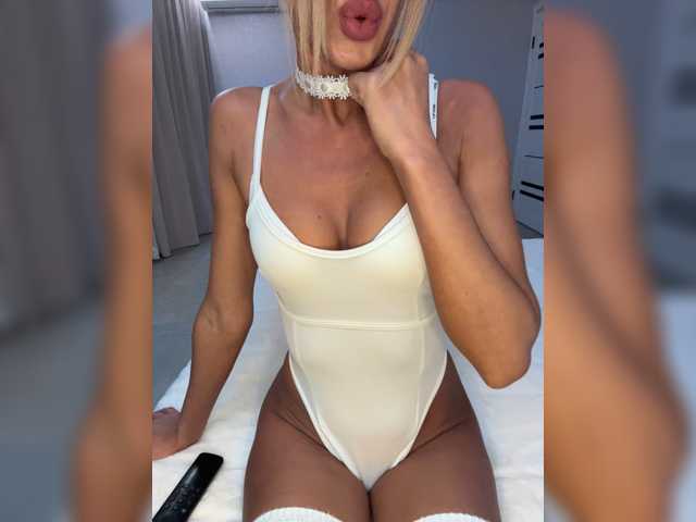 MiaSugar live cam on BongaCams