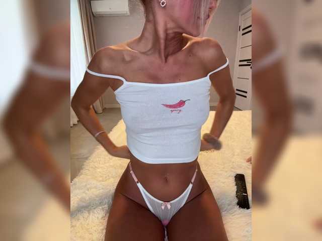 MiaSugar live cam on BongaCams