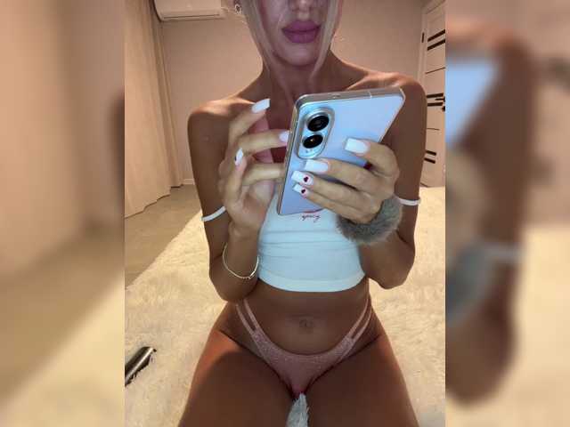 MiaSugar live cam on BongaCams