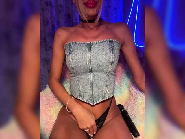 MiaSugar live cam on BongaCams