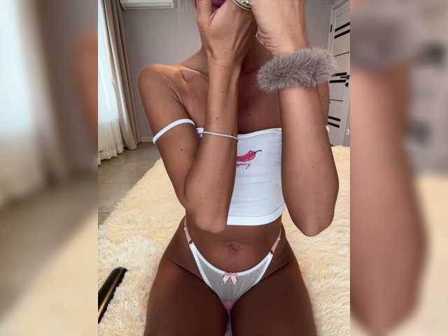 MiaSugar live cam on BongaCams