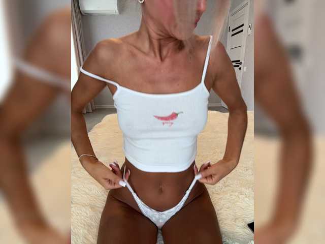 MiaSugar live cam on BongaCams