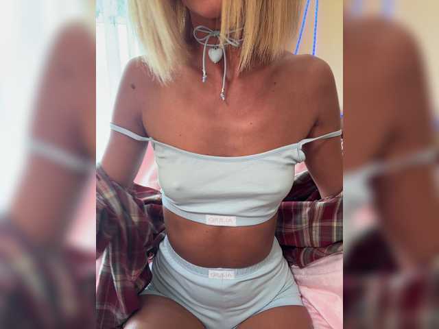 MiaSugar live cam on BongaCams