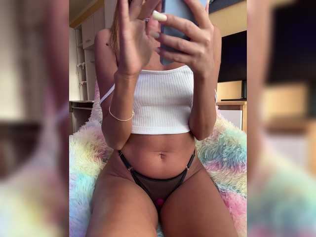 MiaSugar's BongaCams show and profile