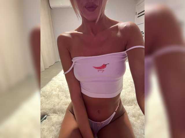 MiaSugar live cam on BongaCams