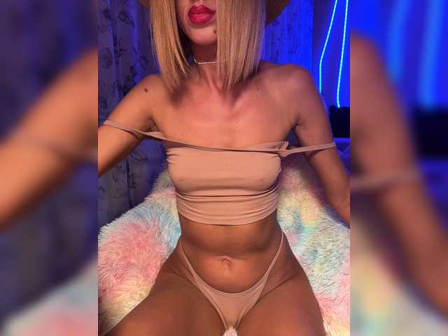 MiaSugar live cam on BongaCams