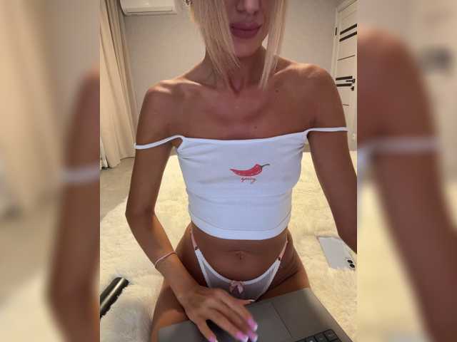 MiaSugar live cam on BongaCams