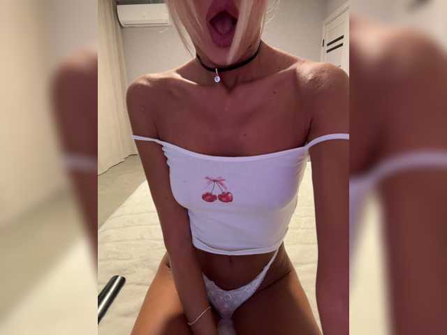 MiaSugar live cam on BongaCams
