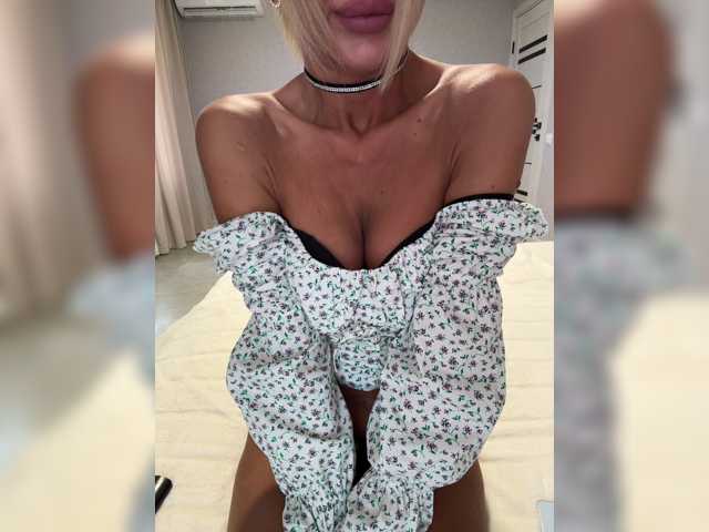 MiaSugar live cam on BongaCams