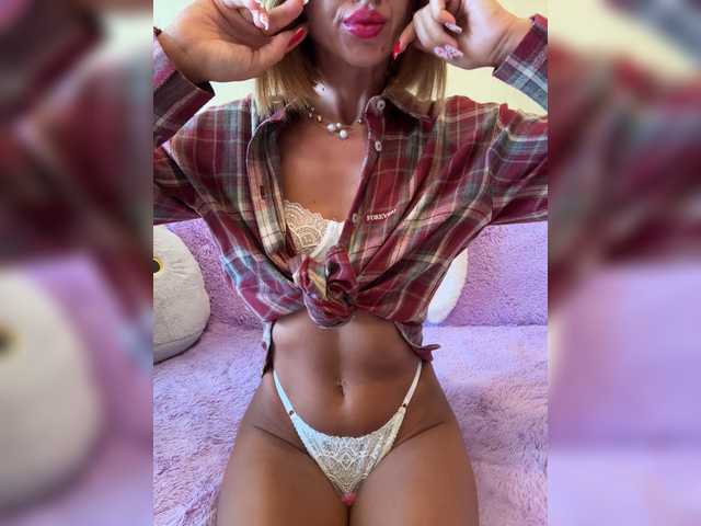 MiaSugar live cam on BongaCams