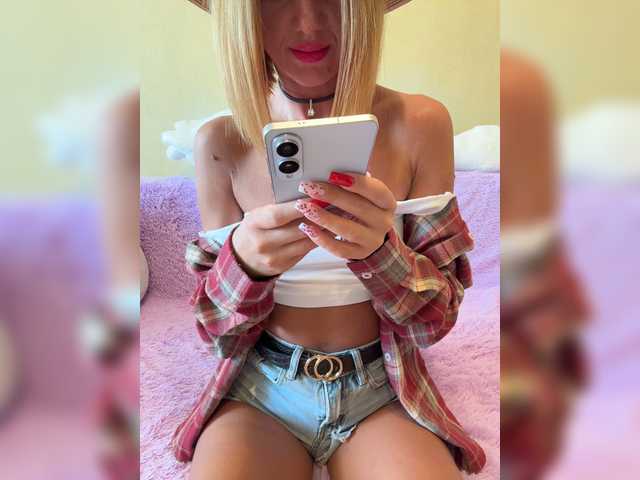 MiaSugar live cam on BongaCams