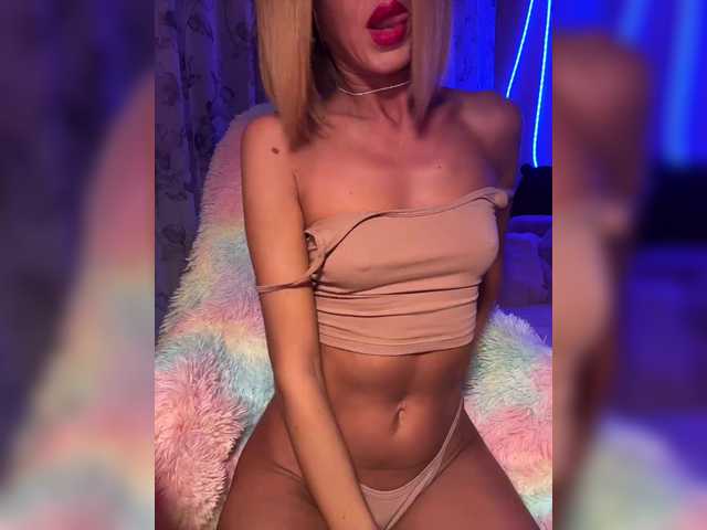 MiaSugar live cam on BongaCams