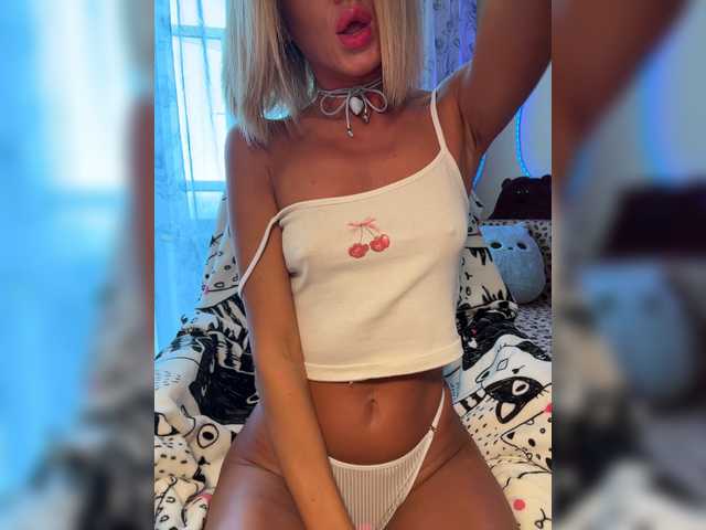 MiaSugar live cam on BongaCams