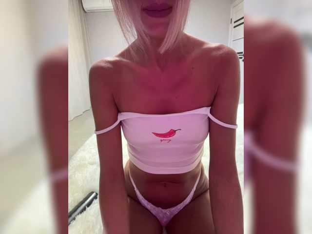 MiaSugar live cam on BongaCams
