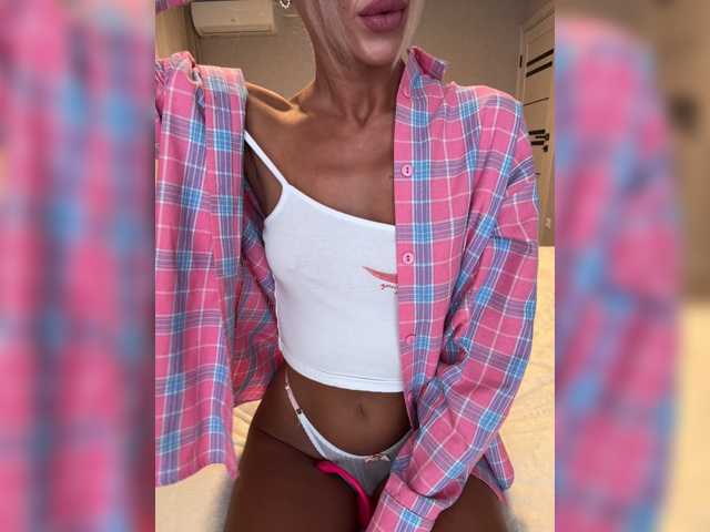 MiaSugar live cam on BongaCams