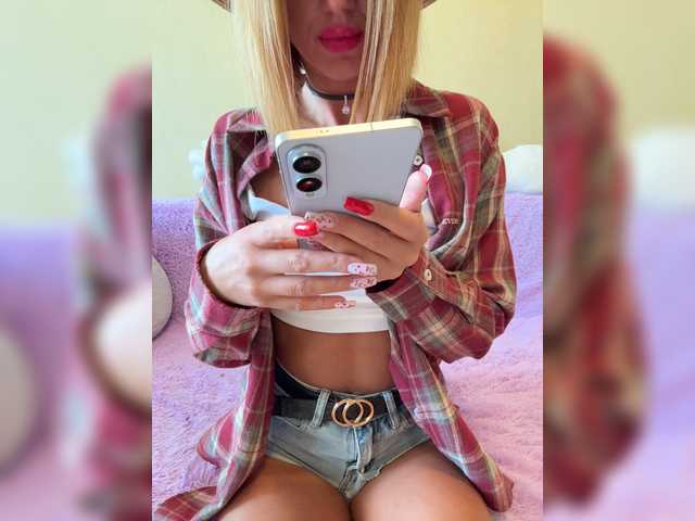 MiaSugar live cam on BongaCams