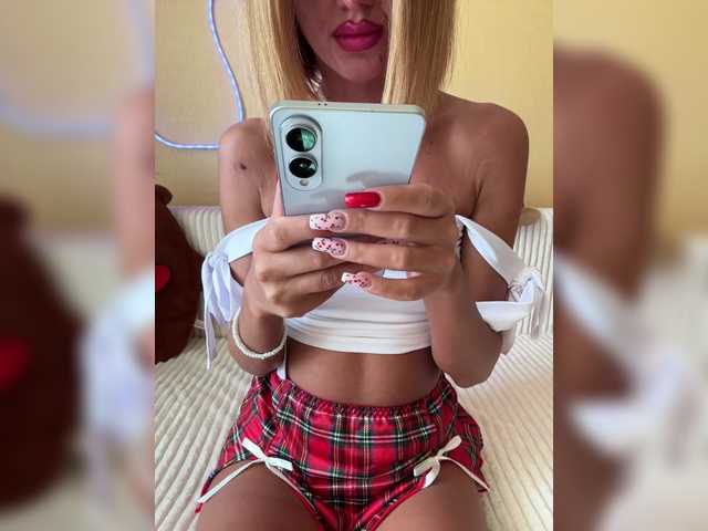 MiaSugar live cam on BongaCams