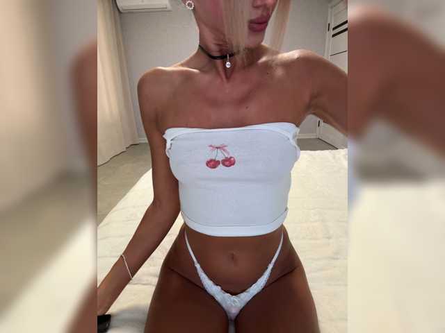 MiaSugar live cam on BongaCams